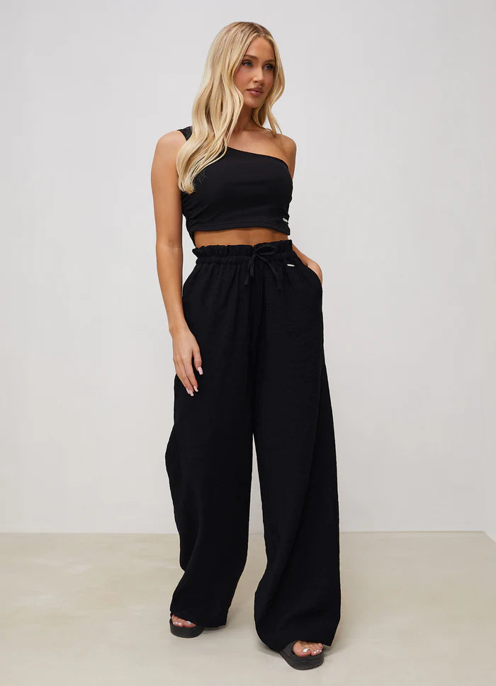 Shapetive Asymmetric Crop - Black - Shapetive