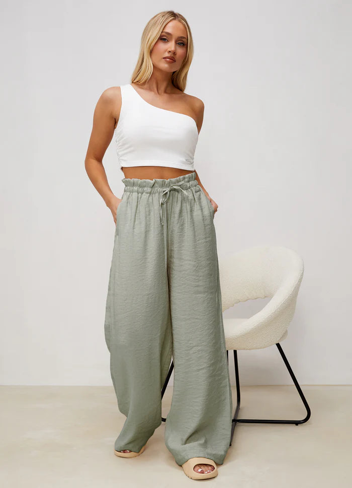 Shapetive Asymmetric Crop - White - Shapetive